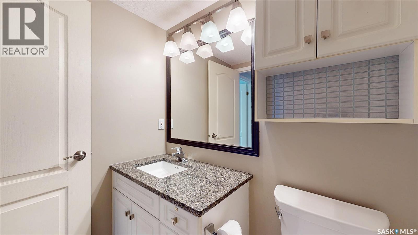 212 2050 College Avenue, Regina, SK - Indoor Photo Showing Bathroom