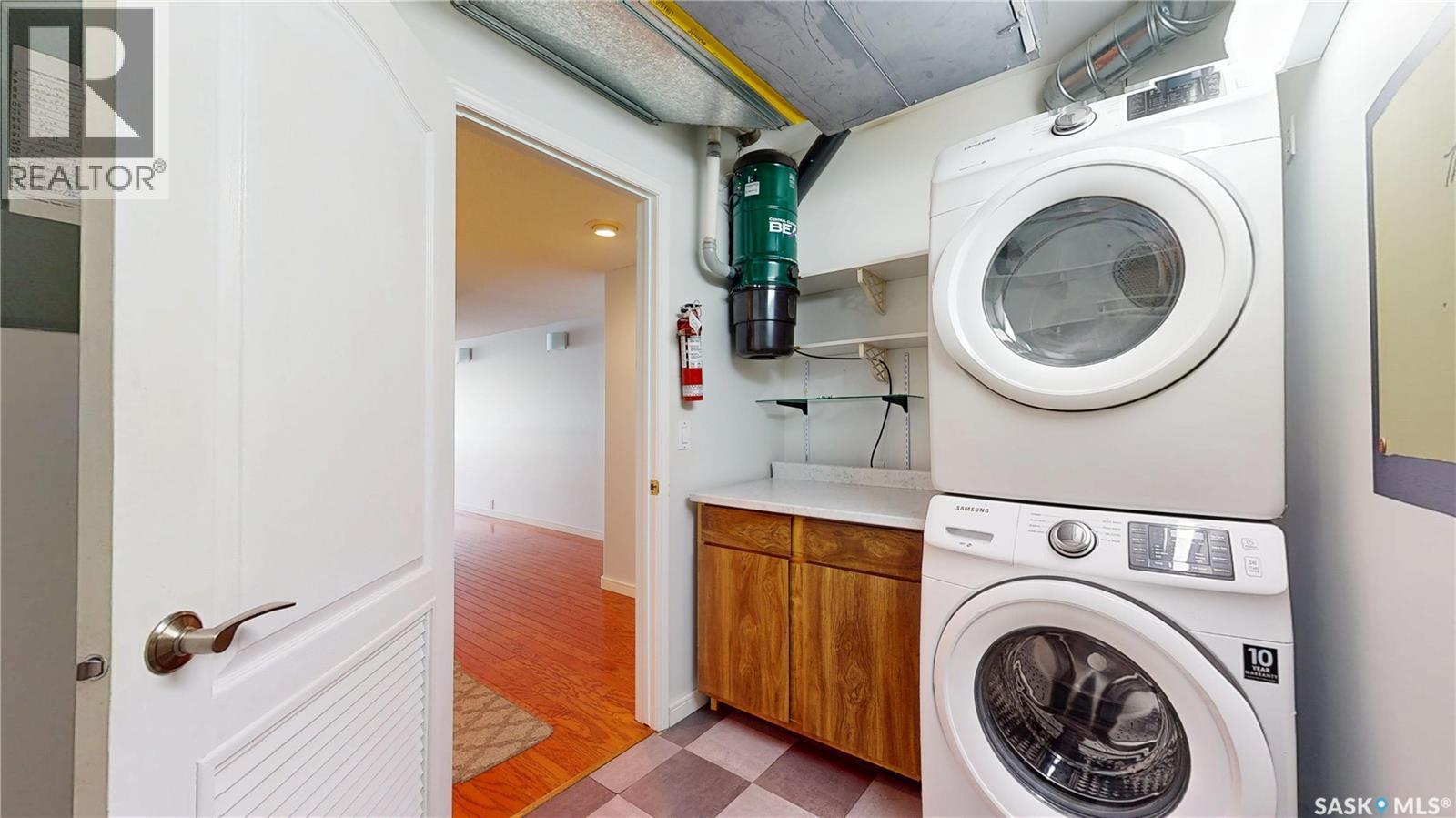 212 2050 College Avenue, Regina, SK - Indoor Photo Showing Laundry Room