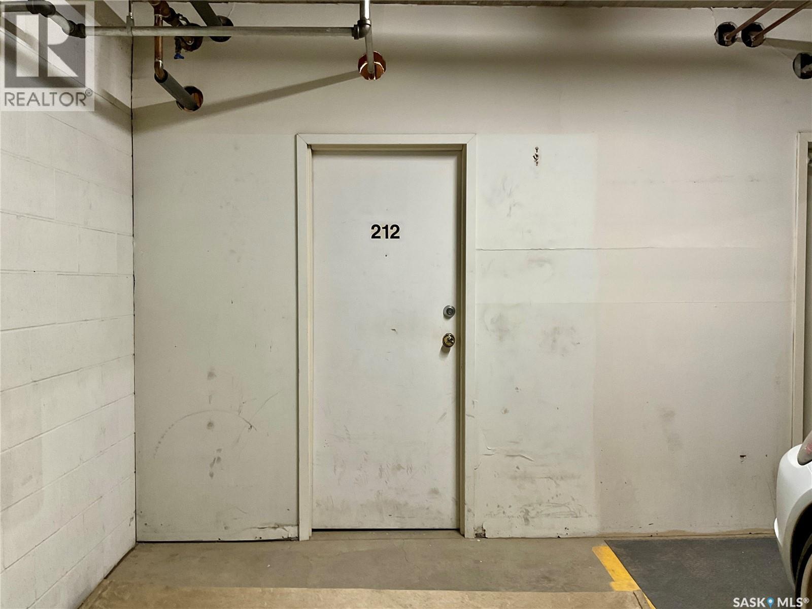212 2050 College Avenue, Regina, SK - Indoor Photo Showing Garage