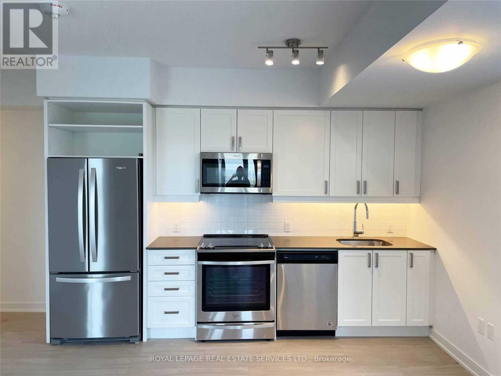 1909 - 8 Nahani Way, Mississauga, ON - Indoor Photo Showing Kitchen With Upgraded Kitchen