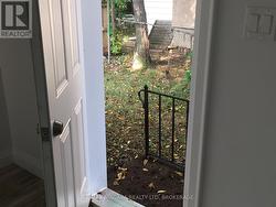 Front and Back door like a little Bungalow -