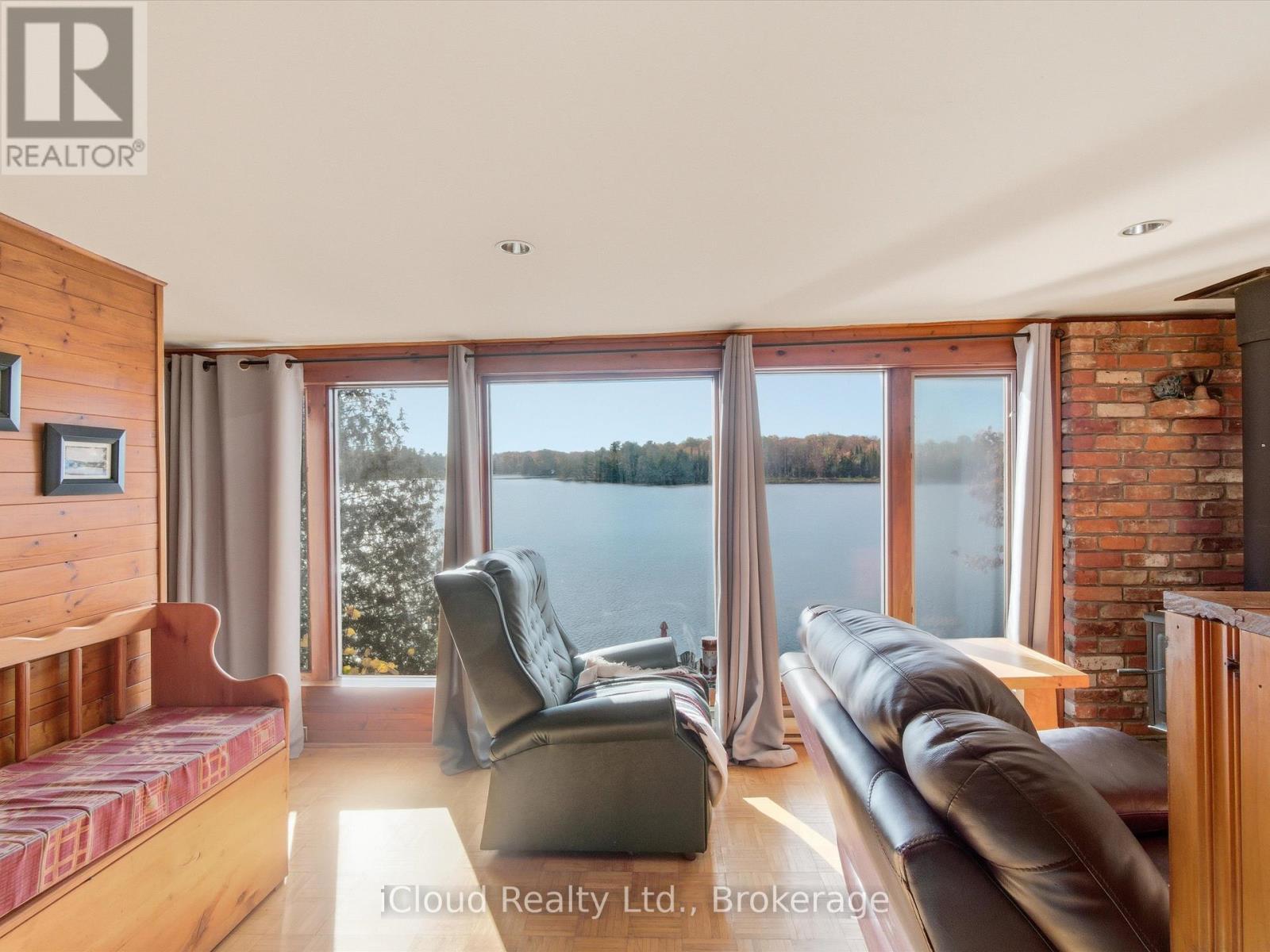 1128 124 Highway, Whitestone, ON - Indoor Photo Showing Living Room