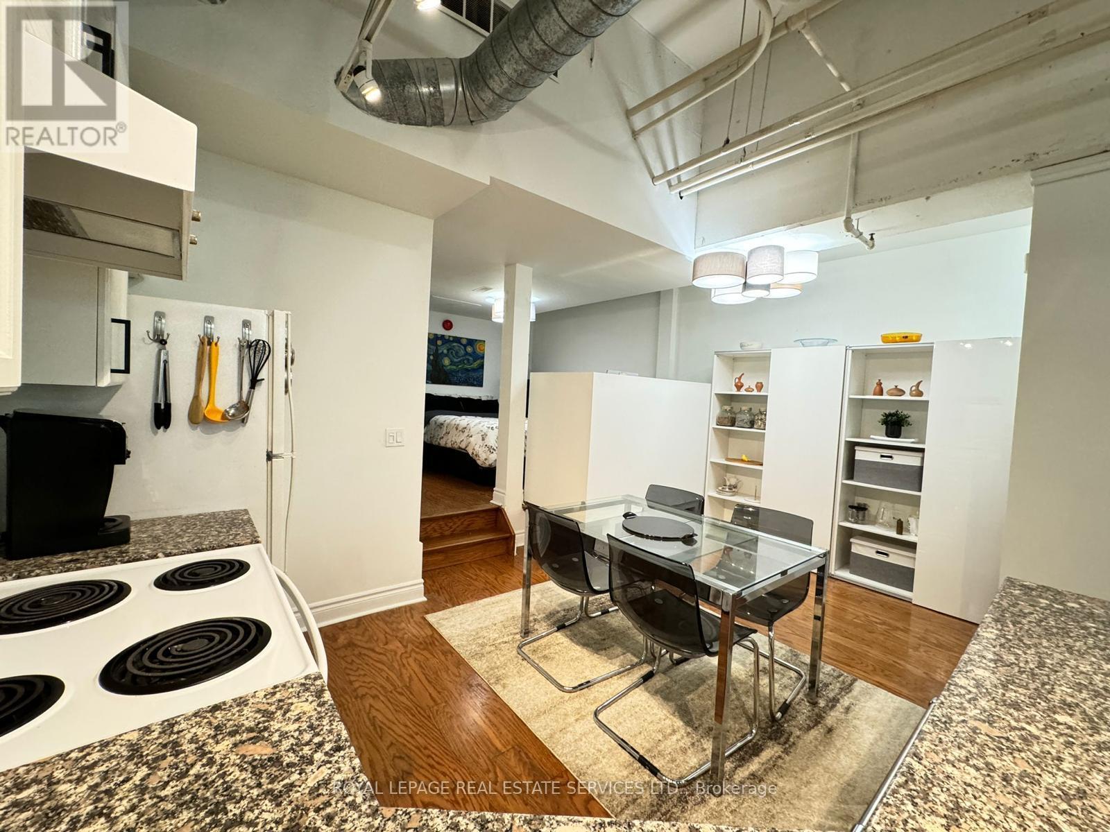152 - 78 St Patrick Street, Toronto, ON - Indoor Photo Showing Kitchen