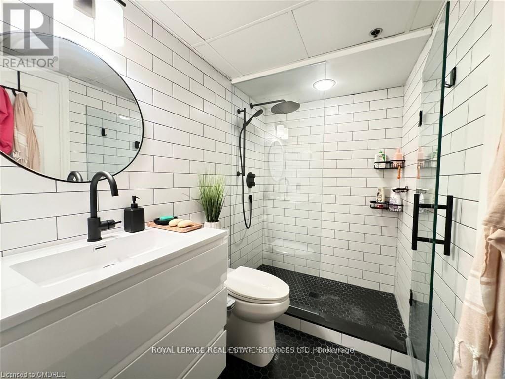 152 - 78 St Patrick Street, Toronto, ON - Indoor Photo Showing Bathroom