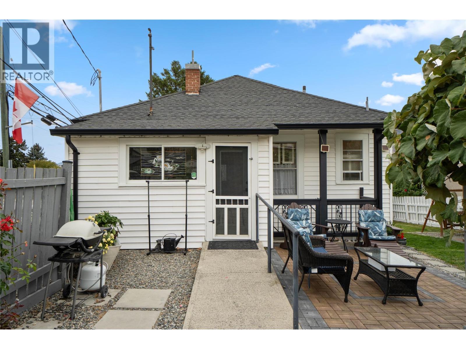 905 Munro Street, Kamloops, BC - Outdoor With Deck Patio Veranda With Exterior