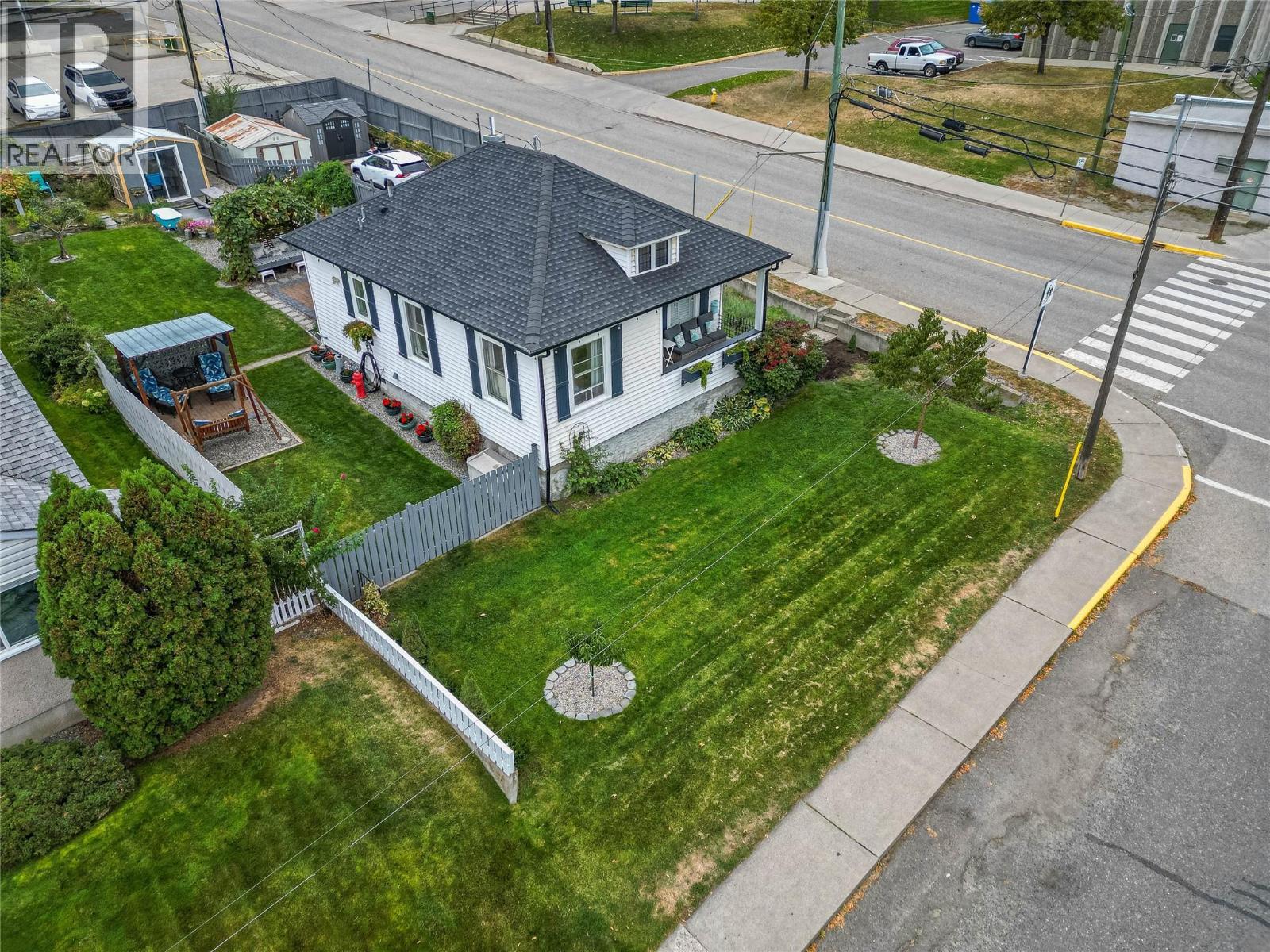 905 Munro Street, Kamloops, BC - Outdoor