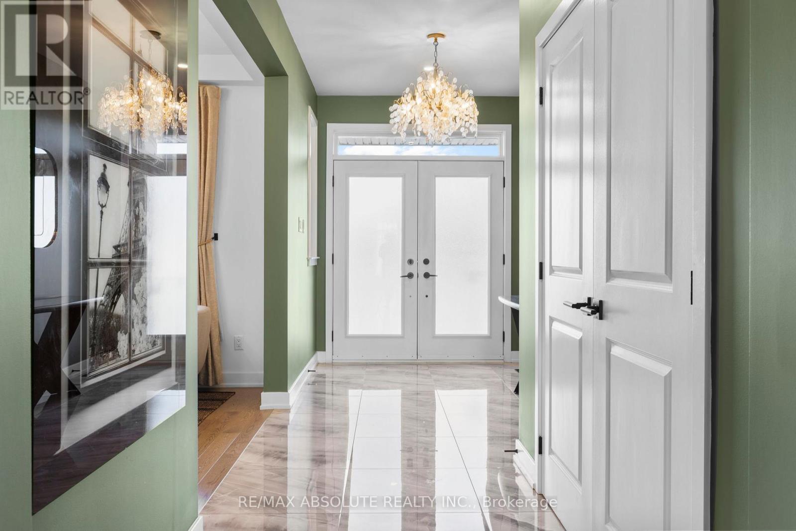 spacious entry - 921 Beckton Heights, Ottawa, ON - Indoor Photo Showing Other Room