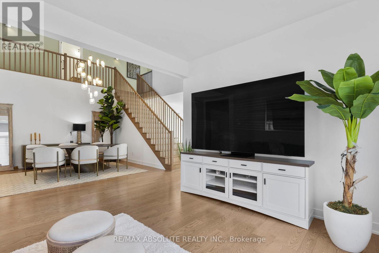 921 Beckton Heights, Ottawa, ON - Indoor Photo Showing Living Room