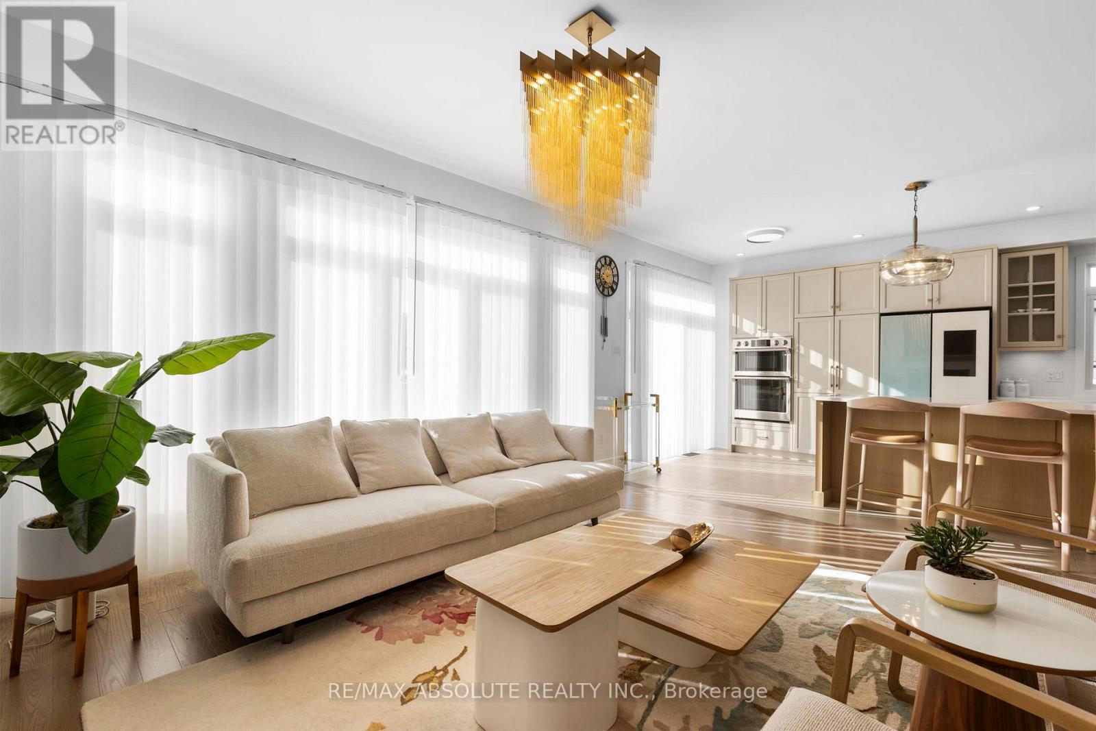 921 Beckton Heights, Ottawa, ON - Indoor Photo Showing Living Room