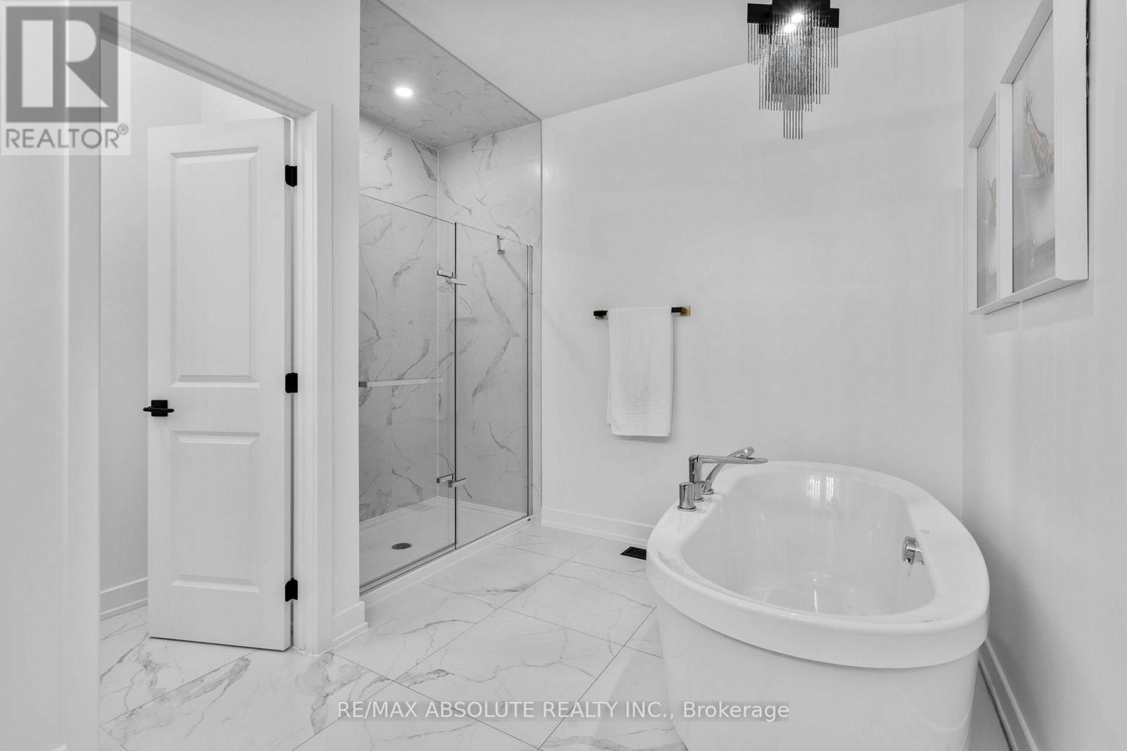 921 Beckton Heights, Ottawa, ON - Indoor Photo Showing Bathroom