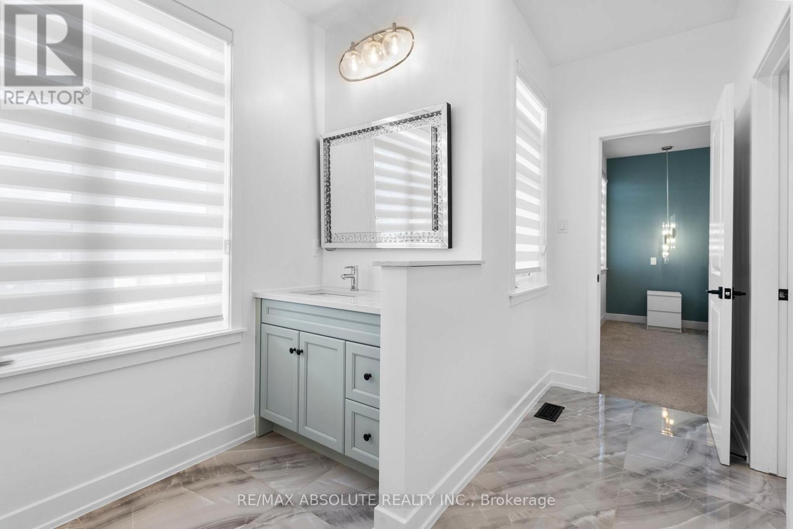 921 Beckton Heights, Ottawa, ON - Indoor Photo Showing Other Room