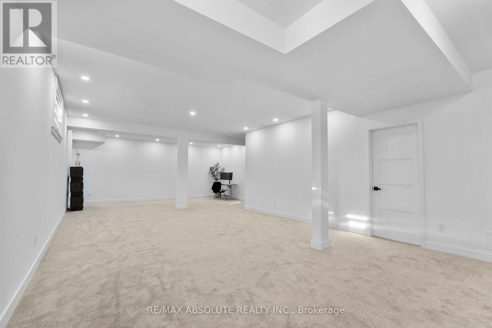 921 Beckton Heights, Ottawa, ON - Indoor Photo Showing Other Room