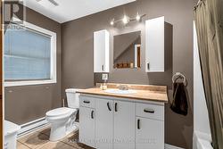 Primary bedroom 4 pc ensuite -