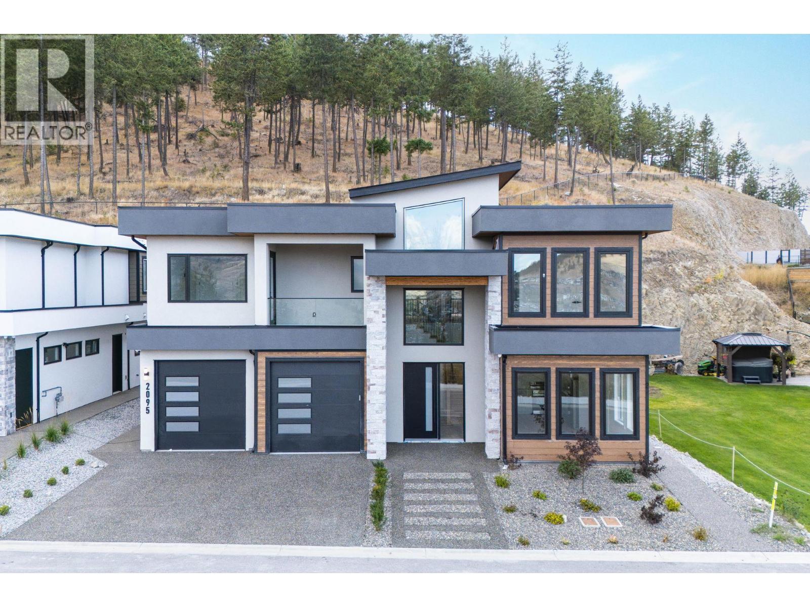 2095 Cortina Drive, Kelowna, BC - Outdoor With Facade