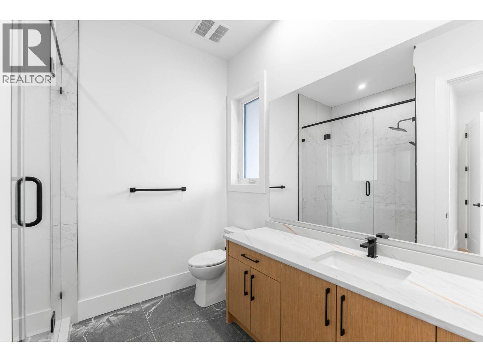 2095 Cortina Drive, Kelowna, BC - Indoor Photo Showing Bathroom