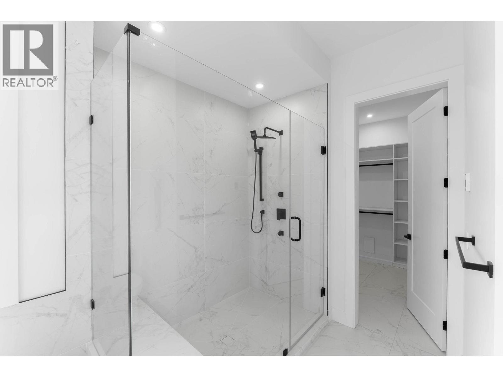 2095 Cortina Drive, Kelowna, BC - Indoor Photo Showing Bathroom