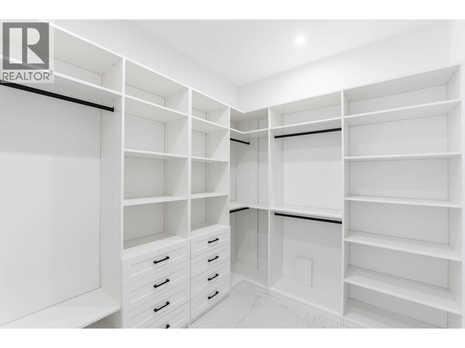 2095 Cortina Drive, Kelowna, BC - Indoor With Storage