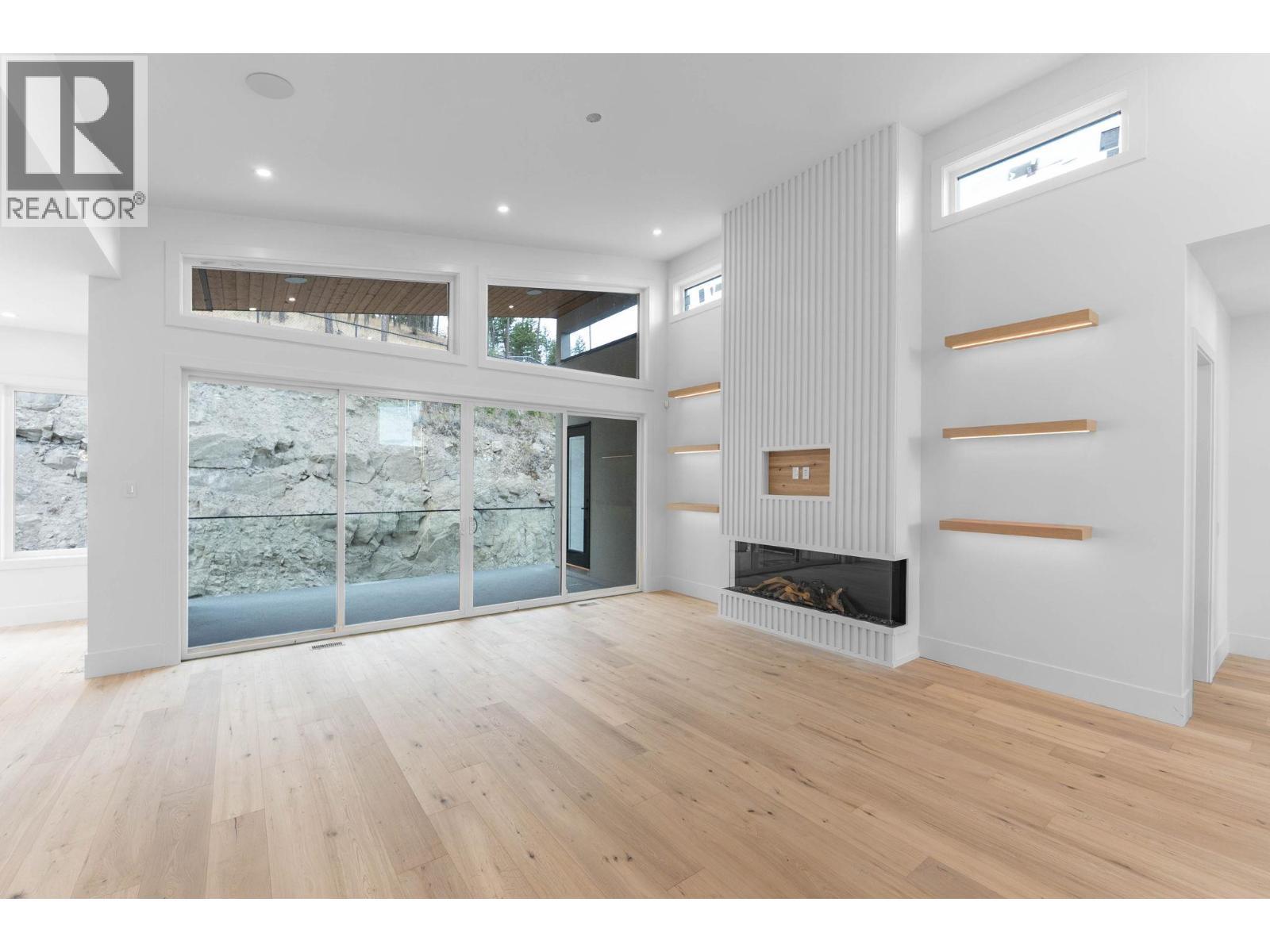 2095 Cortina Drive, Kelowna, BC - Indoor With Fireplace