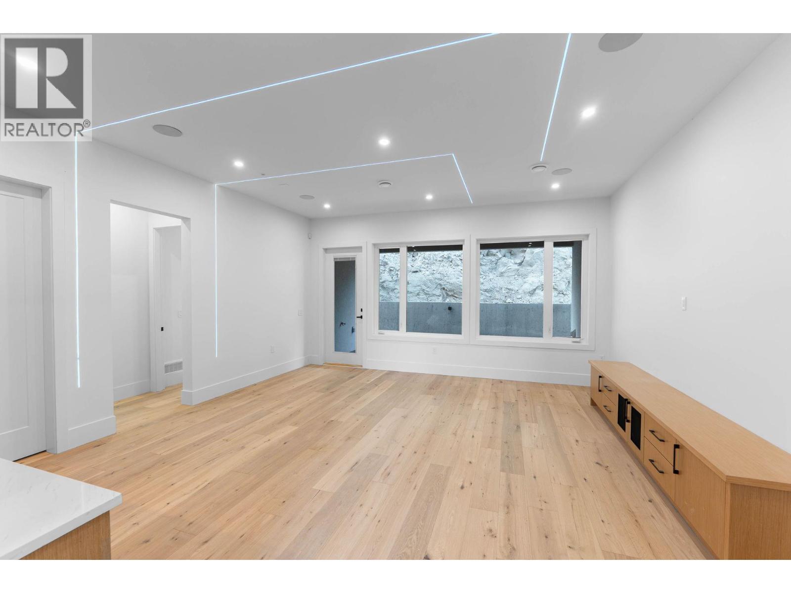 2095 Cortina Drive, Kelowna, BC - Indoor