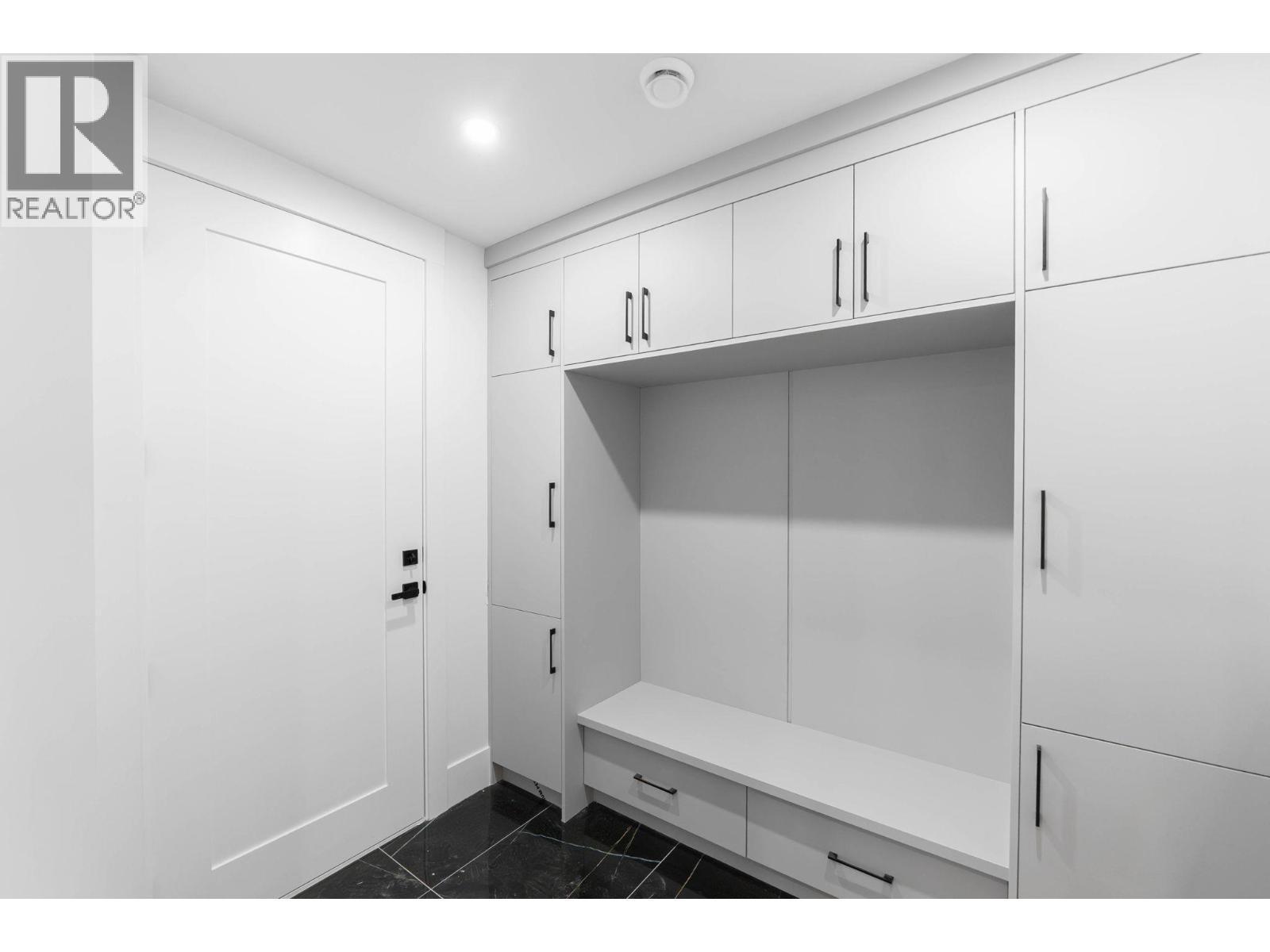 2095 Cortina Drive, Kelowna, BC - Indoor Photo Showing Other Room