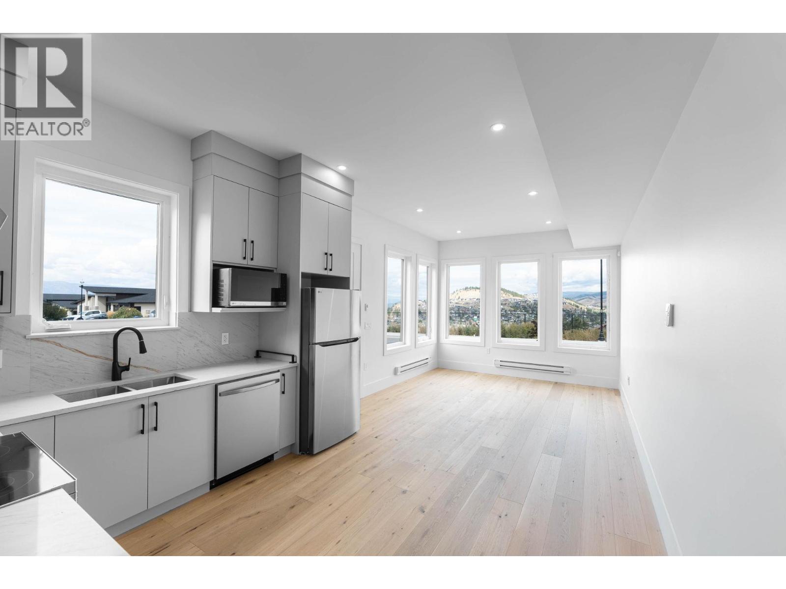 2095 Cortina Drive, Kelowna, BC - Indoor Photo Showing Kitchen With Double Sink