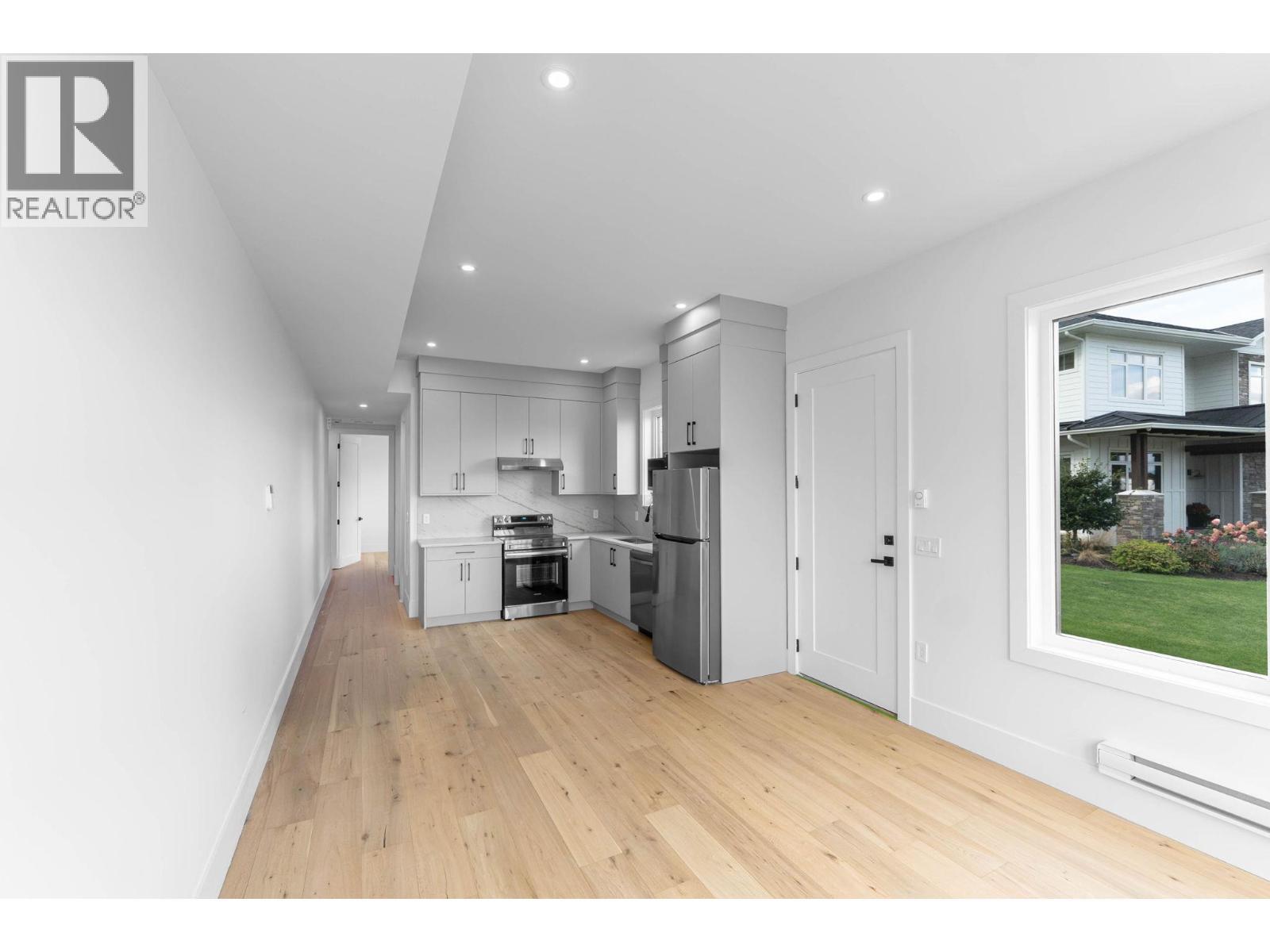 2095 Cortina Drive, Kelowna, BC - Indoor Photo Showing Kitchen