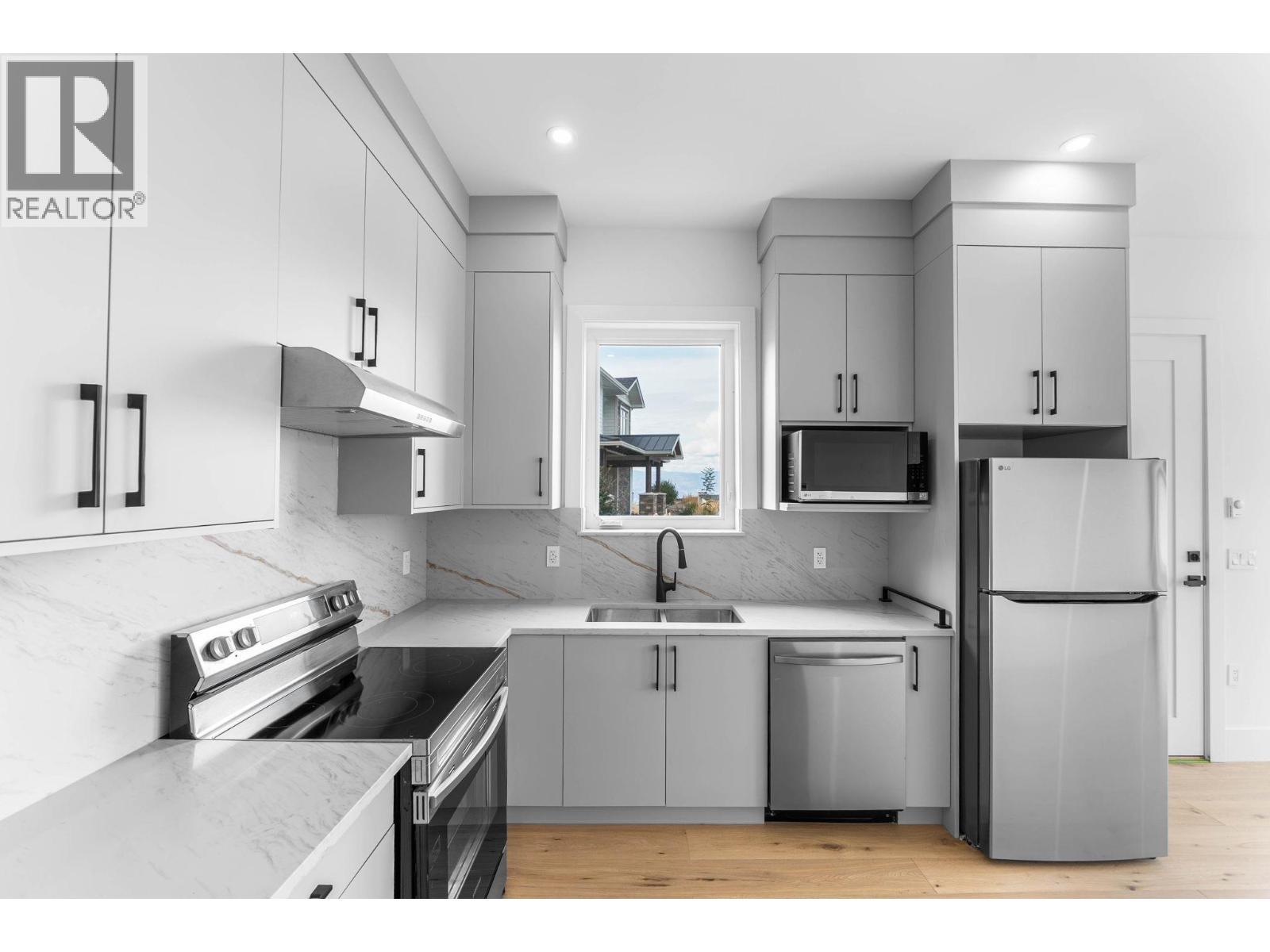 2095 Cortina Drive, Kelowna, BC - Indoor Photo Showing Kitchen With Double Sink