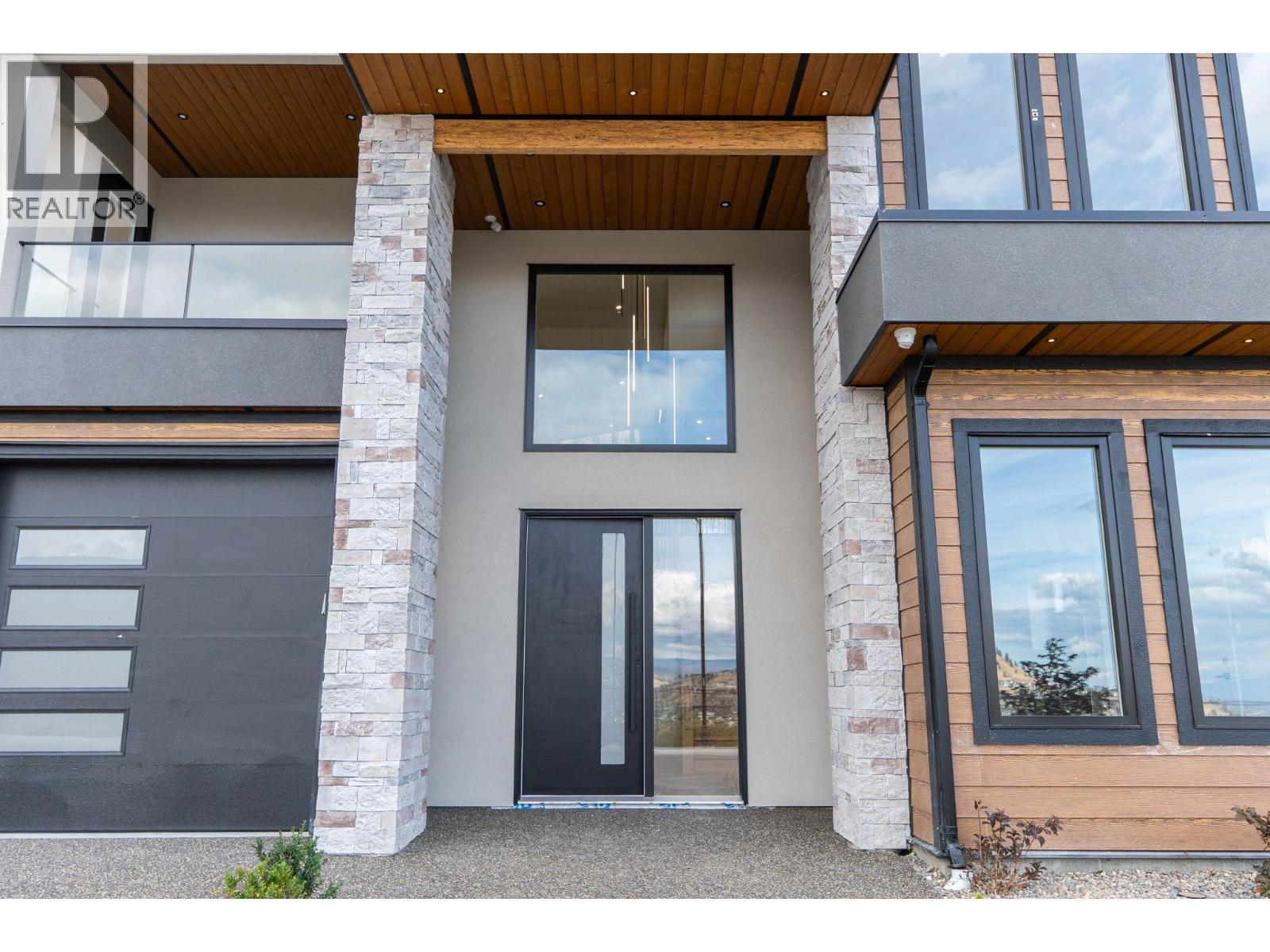 2095 Cortina Drive, Kelowna, BC - Outdoor With Exterior