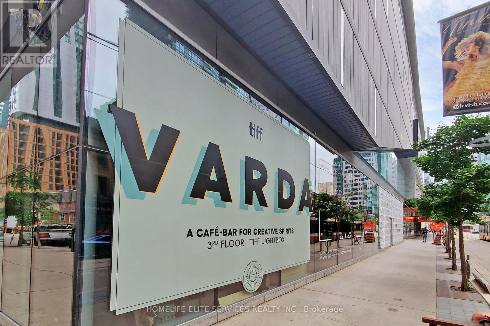 702 - 327 King Street W, Toronto, ON - Outdoor