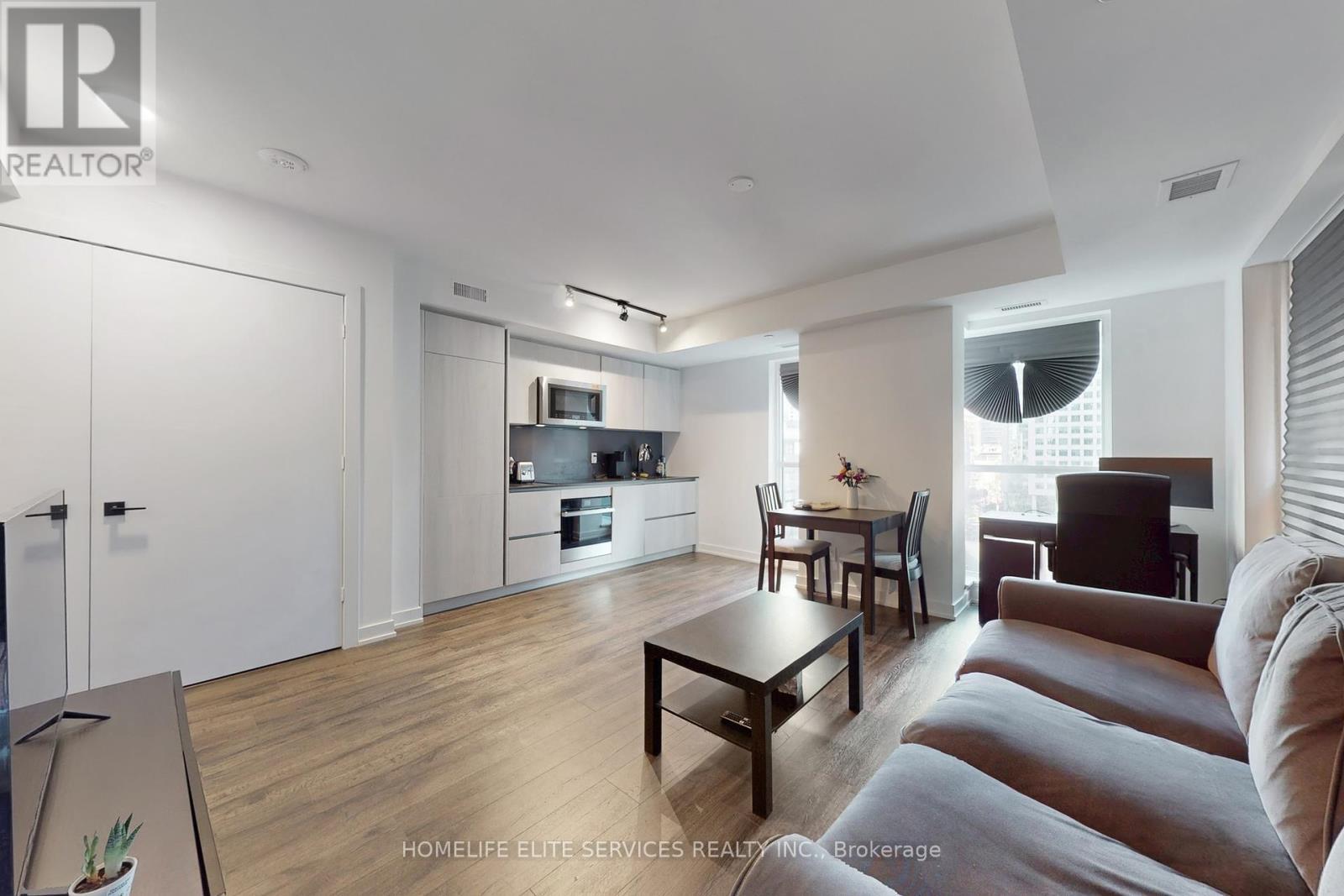 702 - 327 King Street W, Toronto, ON - Indoor Photo Showing Living Room