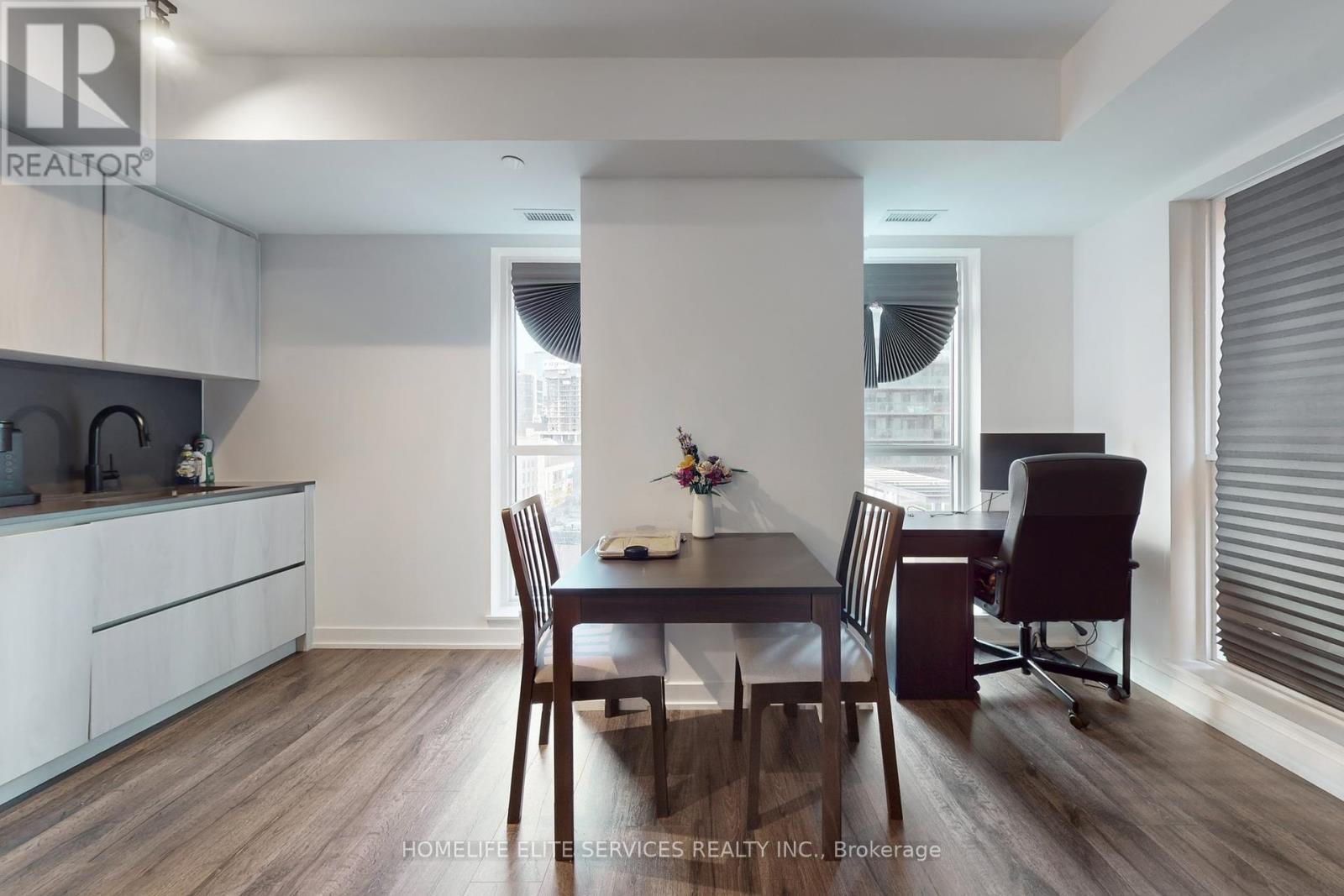 702 - 327 King Street W, Toronto, ON - Indoor Photo Showing Dining Room