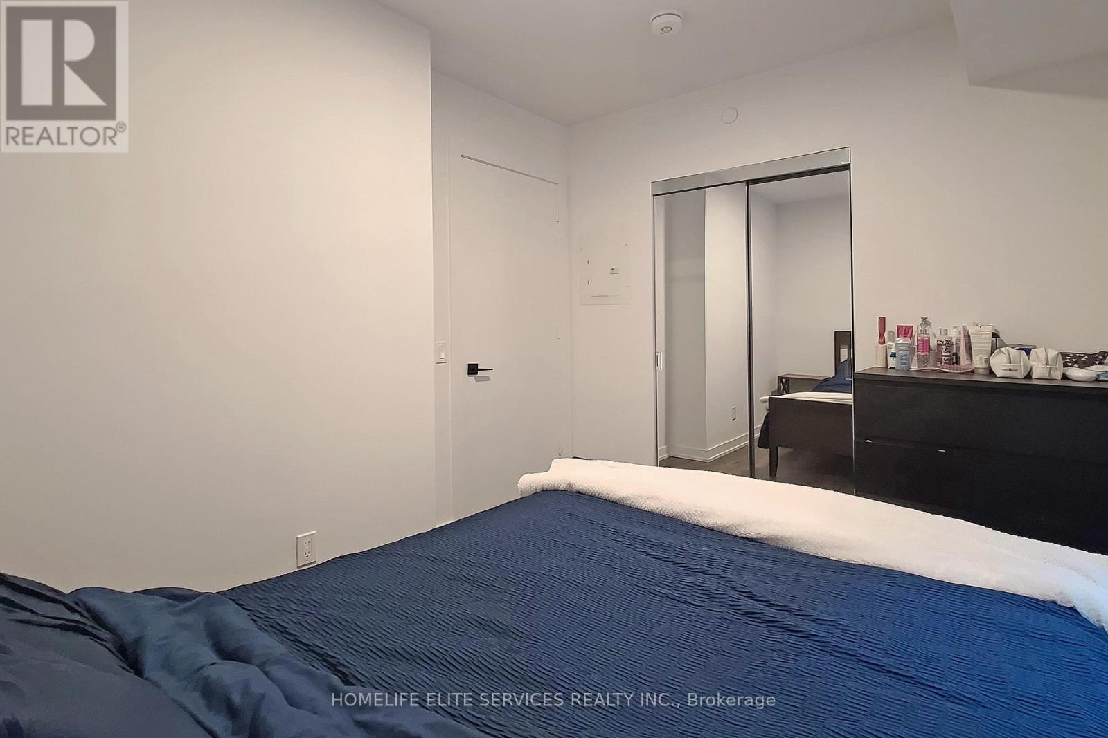 702 - 327 King Street W, Toronto, ON - Indoor Photo Showing Bedroom