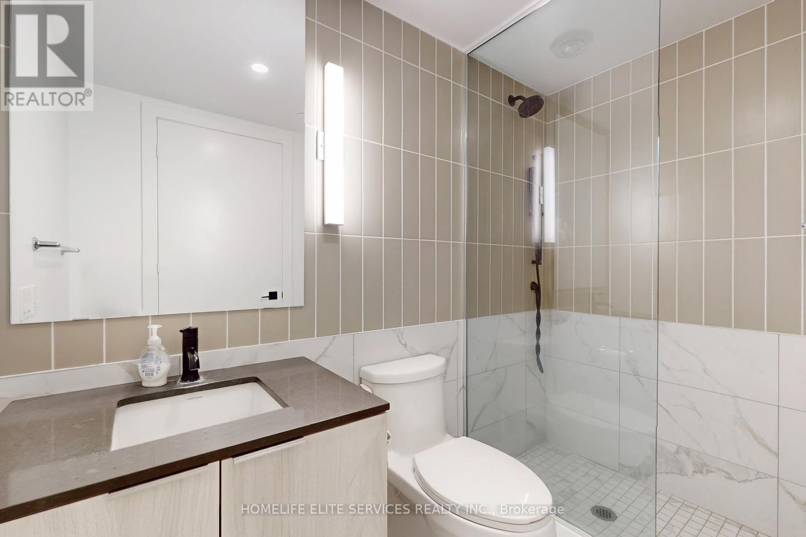 702 - 327 King Street W, Toronto, ON - Indoor Photo Showing Bathroom