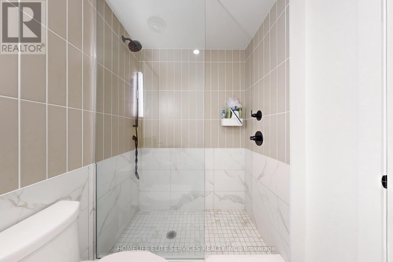 702 - 327 King Street W, Toronto, ON - Indoor Photo Showing Bathroom