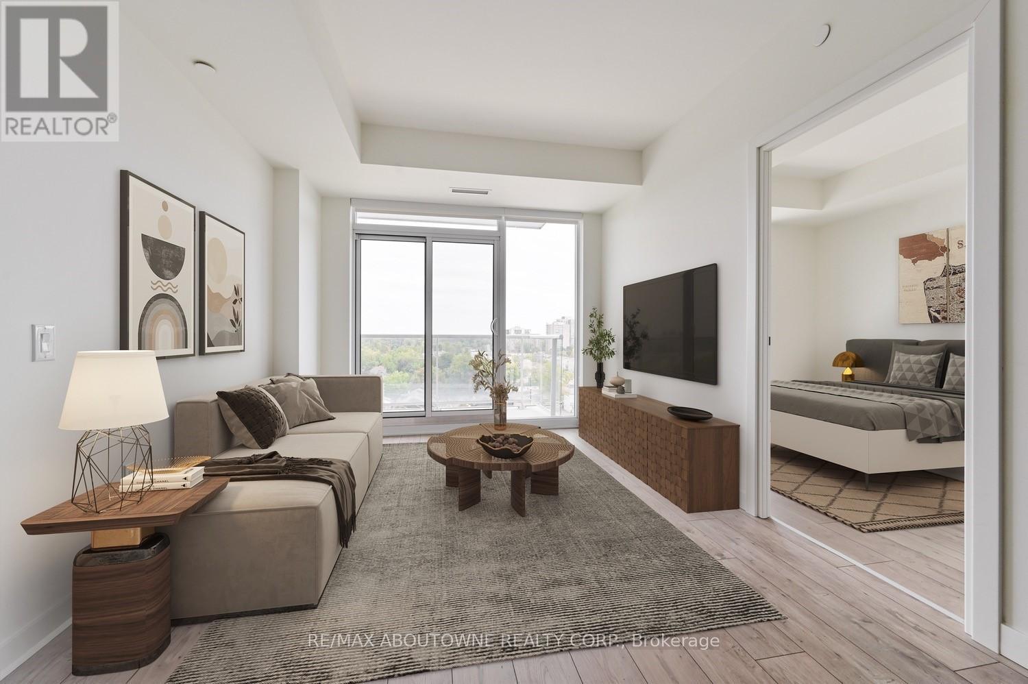 B0823 - 133 Bronte Road, Oakville, ON - Indoor Photo Showing Living Room