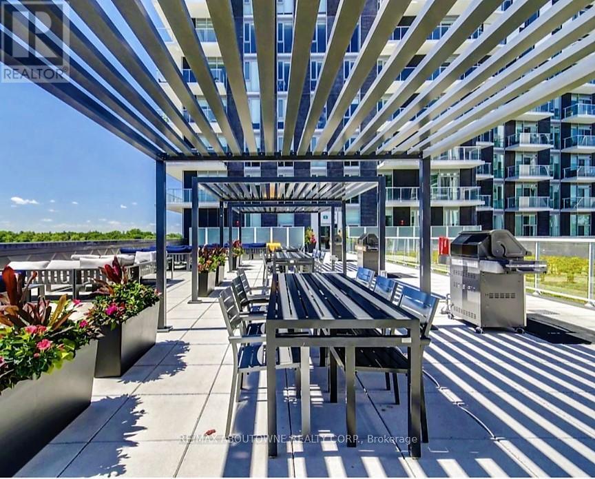 B0823 - 133 Bronte Road, Oakville, ON - Outdoor