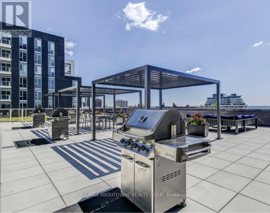 B0823 - 133 Bronte Road, Oakville, ON - Outdoor