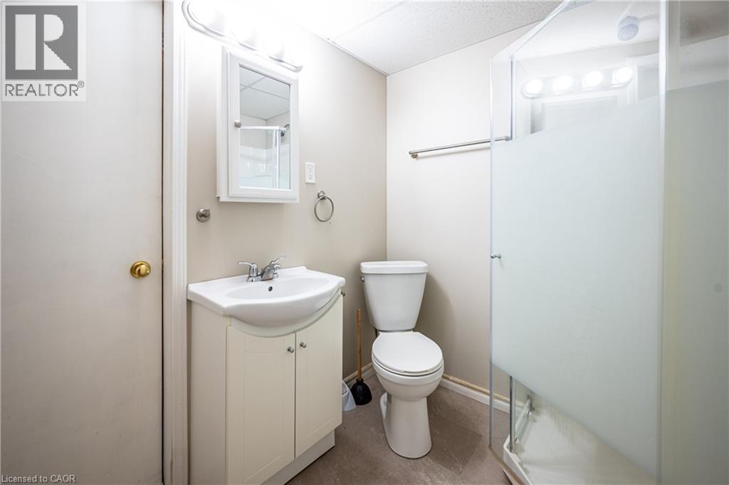 646 Basswood Street Unit# A, Waterloo, ON - Indoor Photo Showing Bathroom