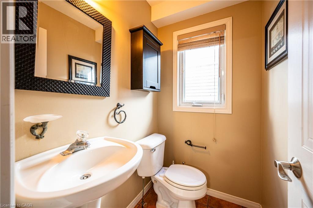 646 Basswood Street Unit# A, Waterloo, ON - Indoor Photo Showing Bathroom