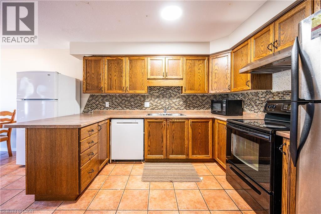 646 Basswood Street Unit# A, Waterloo, ON - Indoor Photo Showing Kitchen