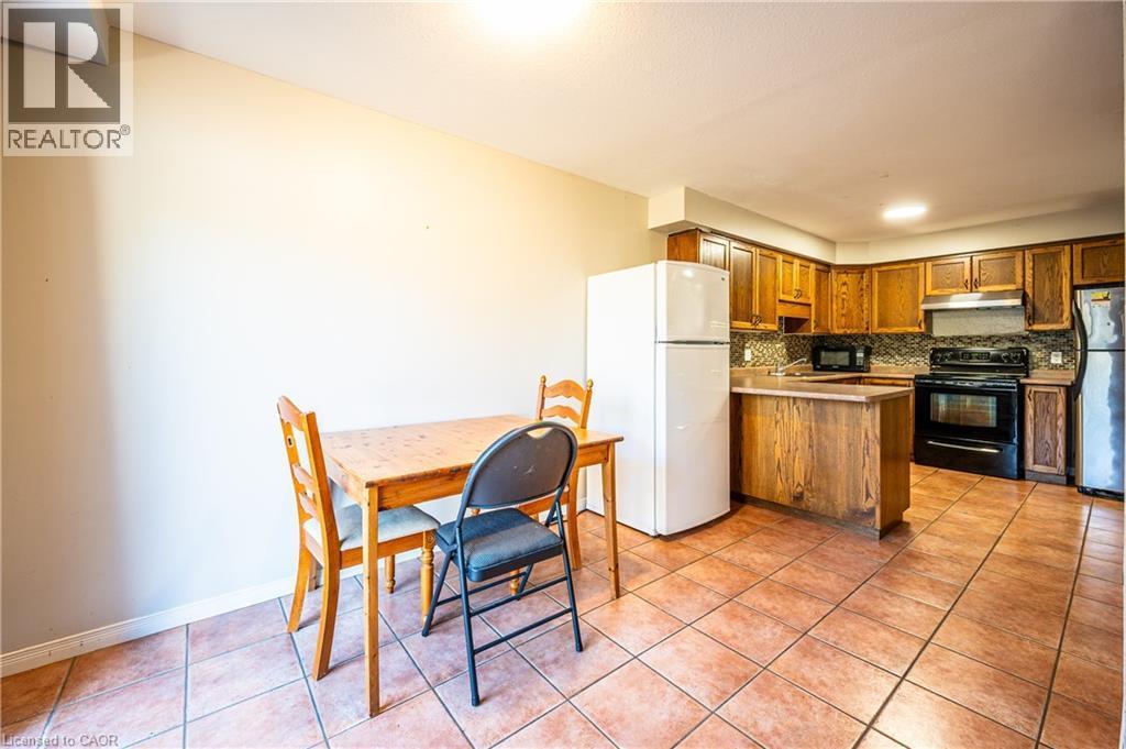 646 Basswood Street Unit# A, Waterloo, ON - Indoor Photo Showing Kitchen