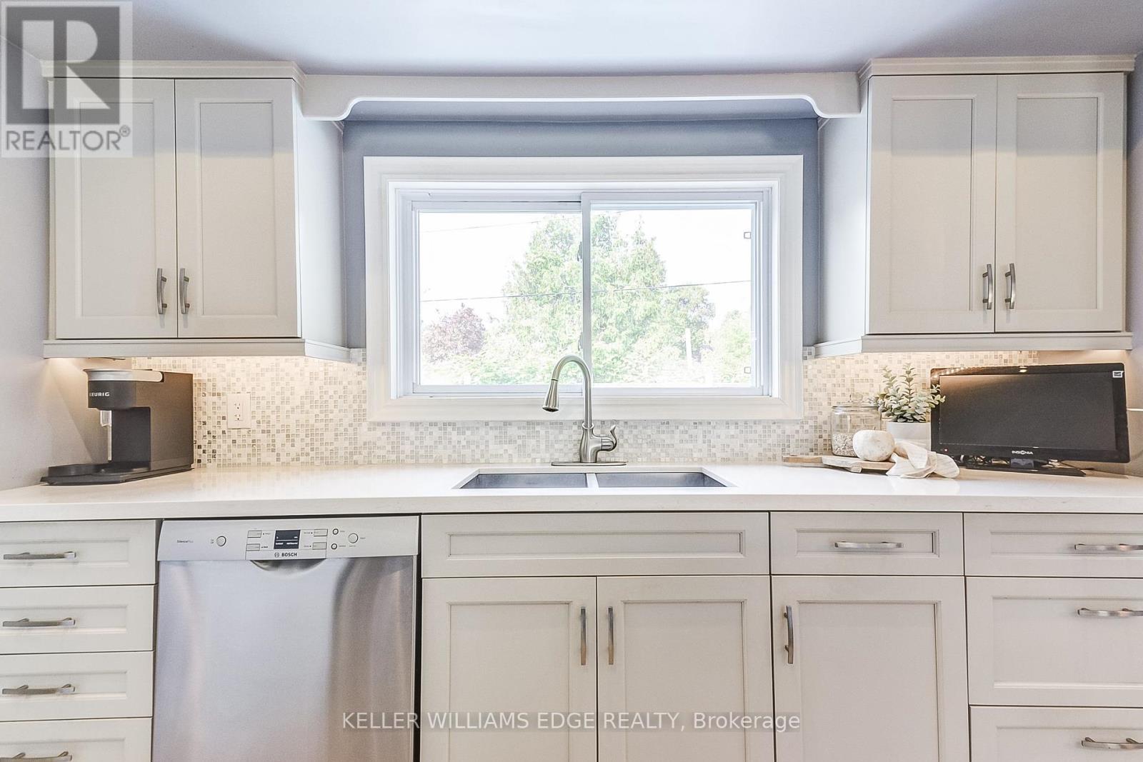 5203 Broughton Crescent, Burlington, ON - Indoor Photo Showing Kitchen
