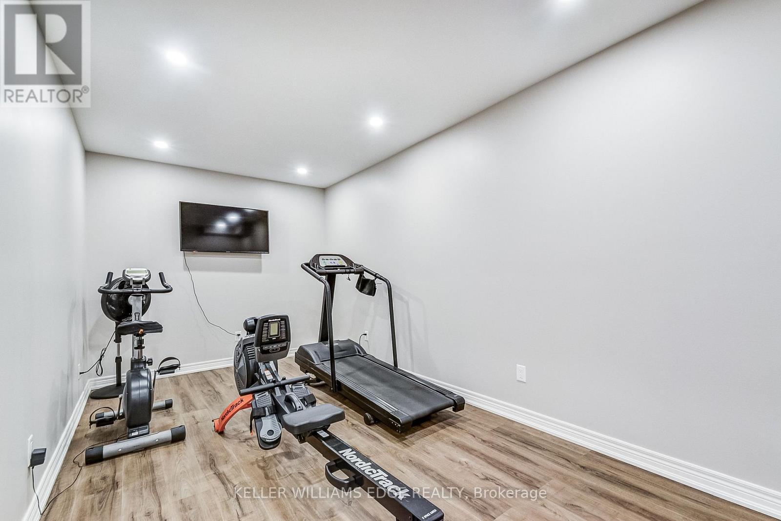 5203 Broughton Crescent, Burlington, ON - Indoor Photo Showing Gym Room