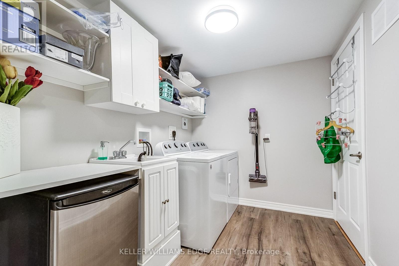 5203 Broughton Crescent, Burlington, ON - Indoor Photo Showing Laundry Room