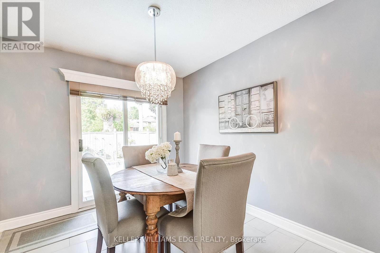 5203 Broughton Crescent, Burlington, ON - Indoor Photo Showing Dining Room