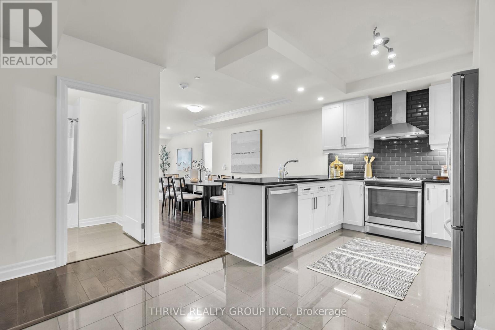 2202 - 505 Talbot Street, London East (East F), ON - Indoor Photo Showing Kitchen With Upgraded Kitchen