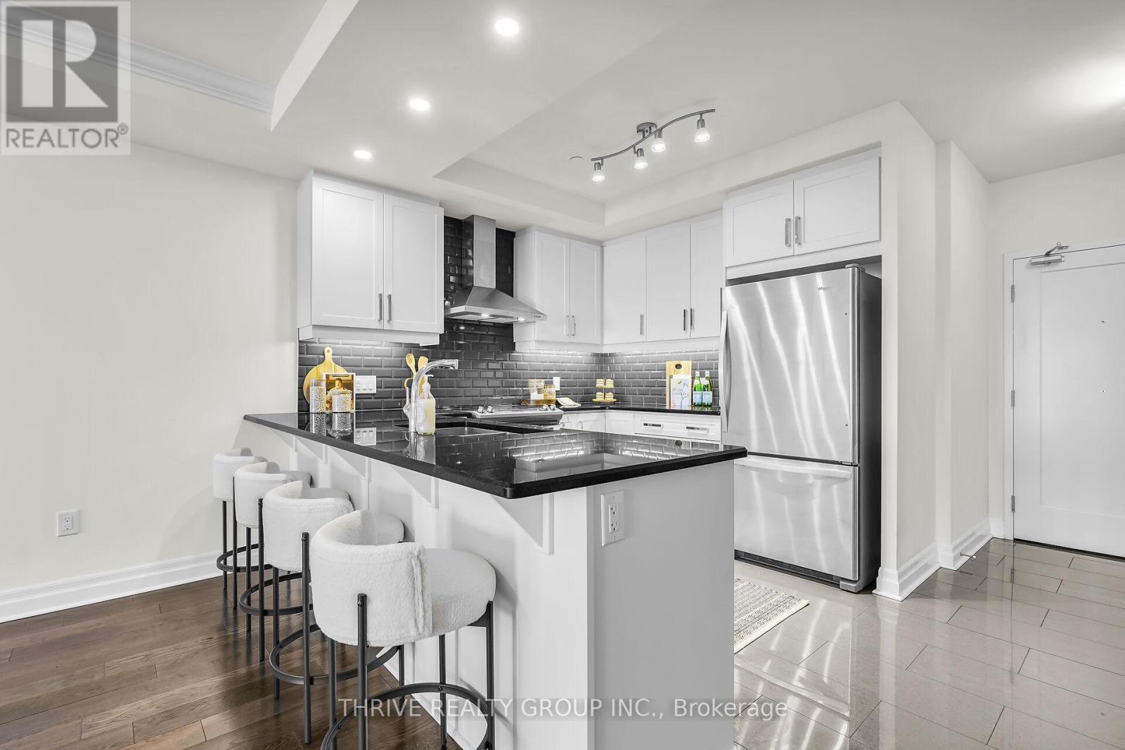 2202 - 505 Talbot Street, London East (East F), ON - Indoor Photo Showing Kitchen With Upgraded Kitchen