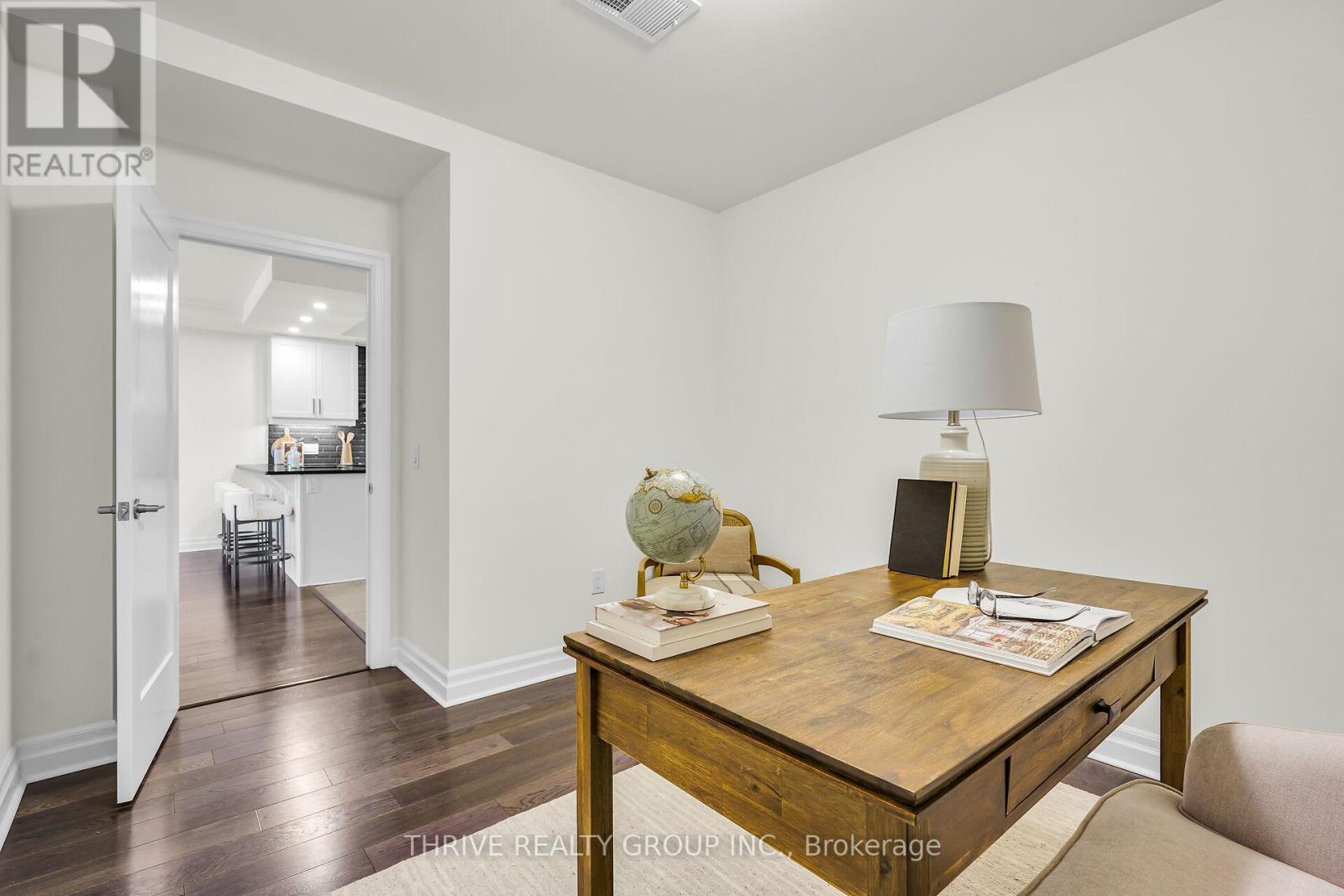 2202 - 505 Talbot Street, London East (East F), ON - Indoor