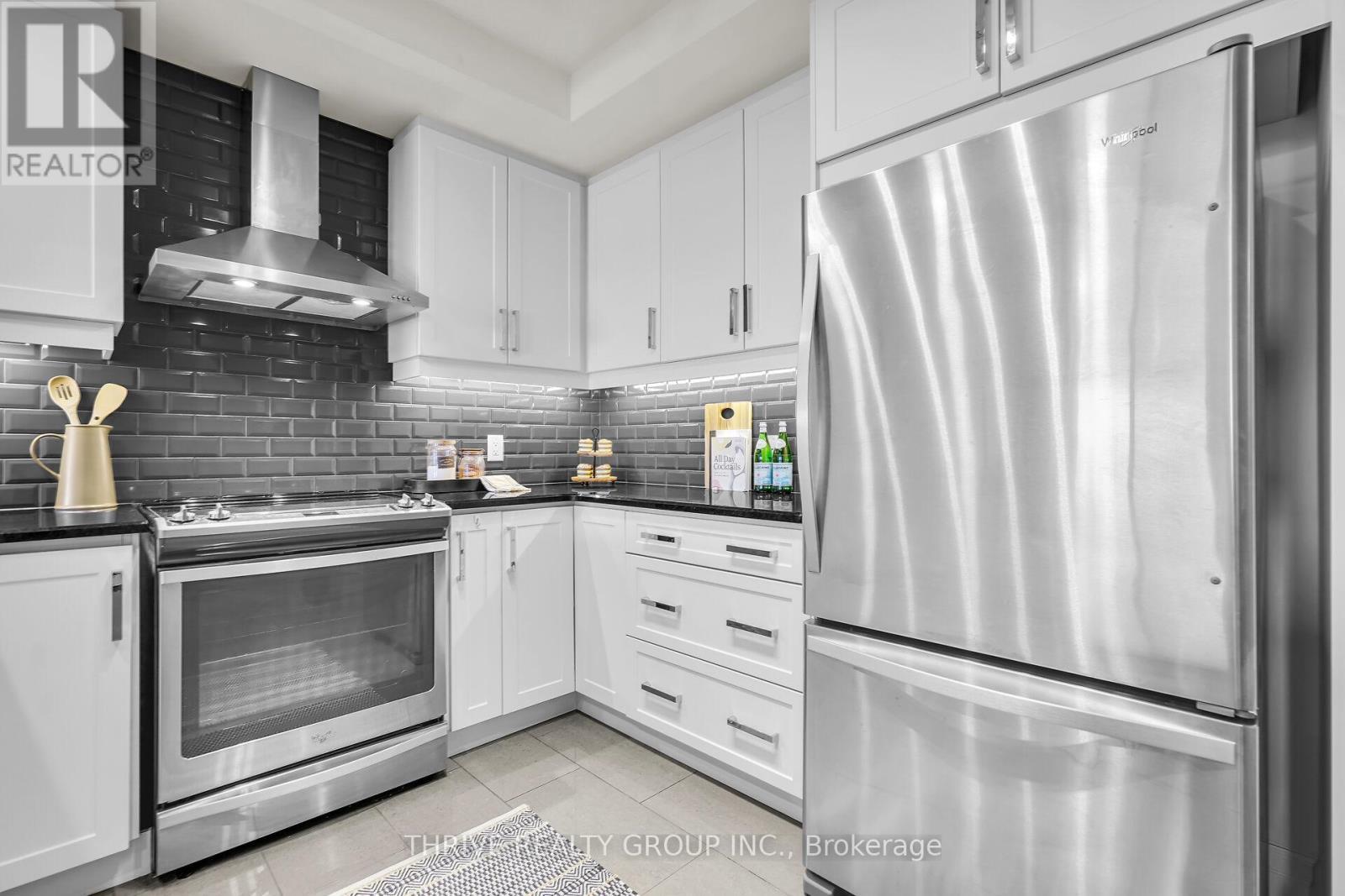 2202 - 505 Talbot Street, London East (East F), ON - Indoor Photo Showing Kitchen With Stainless Steel Kitchen With Upgraded Kitchen