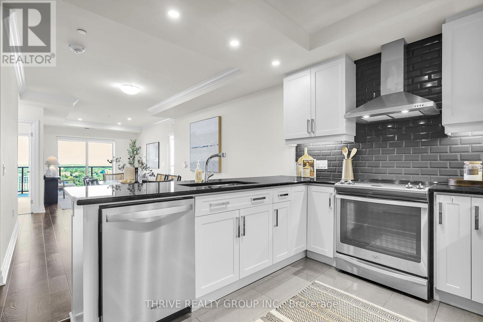 2202 - 505 Talbot Street, London East (East F), ON - Indoor Photo Showing Kitchen With Stainless Steel Kitchen With Upgraded Kitchen